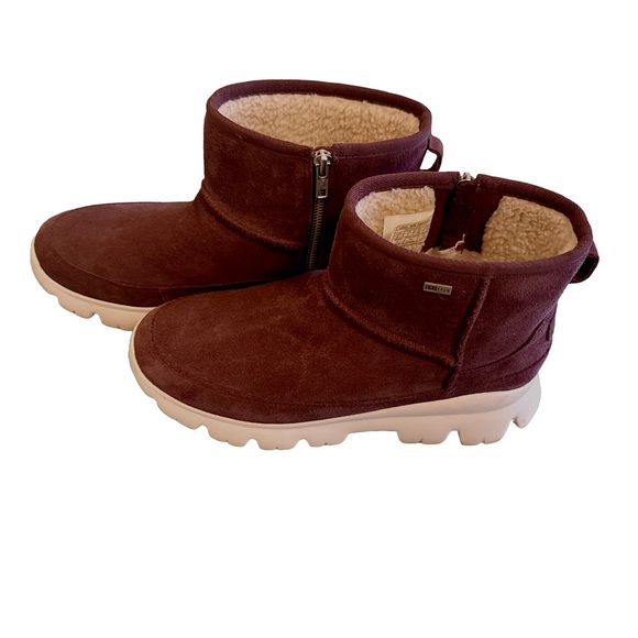 UGG Purple and Cream Ankle Boots with Suede Finish - Picture 4 of 8